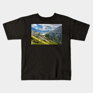 Five Ponds valley scenic landscape in Tatra Mountains Kids T-Shirt